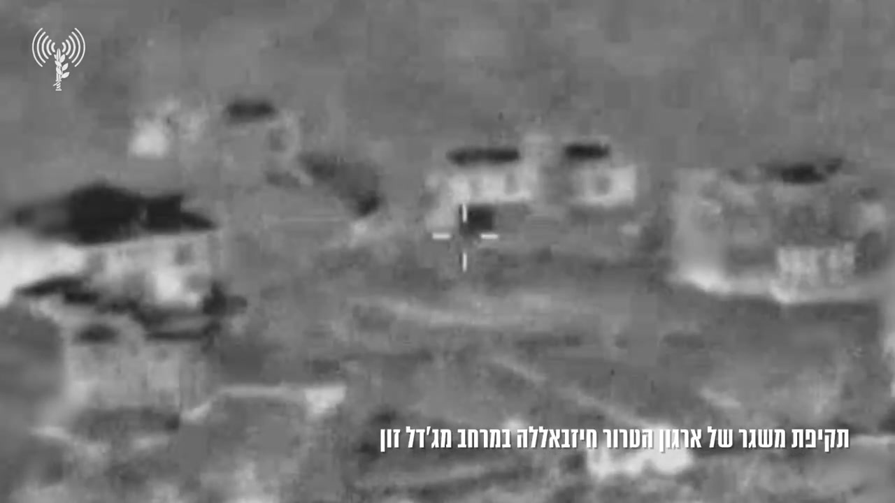 O exército israelense diz que realizou um ataque de drone contra um lançador de foguetes do Hezbollah que foi avistado em Majdal Zoun, no sul do Líbano, hoje mais cedo. O lançador representou uma ameaça ao Estado de Israel ao violar os entendimentos entre Israel e o Líbano, dizem os militares. As tropas também demoliram armas do Hezbollah encontradas hoje em Khiam, as-Sawana e Aitaroun, no sul do Líbano, diz o exército israelense. O exército israelense está posicionado no sul do Líbano e age contra qualquer ameaça que coloque em risco o Estado de Israel, acrescenta o exército