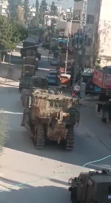 Palestinian media report clashes between Israeli forces and local militants in the West Bank's Tulkarm, amid circulating footage of robust deployment of Israeli army troops in the area. Reports of Israeli forces besieging the Tulkarm camp and heavy machinery demolishing infrastructure