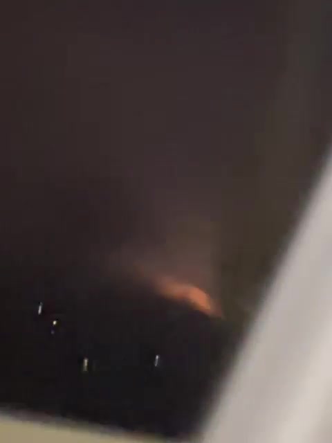 Imágenes de sucesivos ataques aéreos israelíes en la región de Bekaa, en el este del Líbano, en medio de explosiones e incendios en la zona