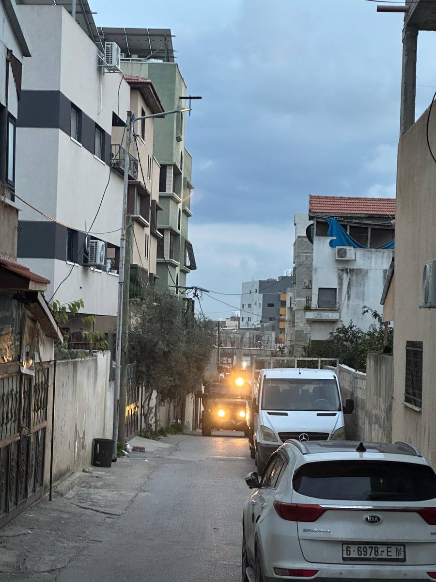 Estallan enfrentamientos con las fuerzas de seguridad israelíes en el barrio de Kafr Saba de Qalqilya, en medio de un asedio a una casa