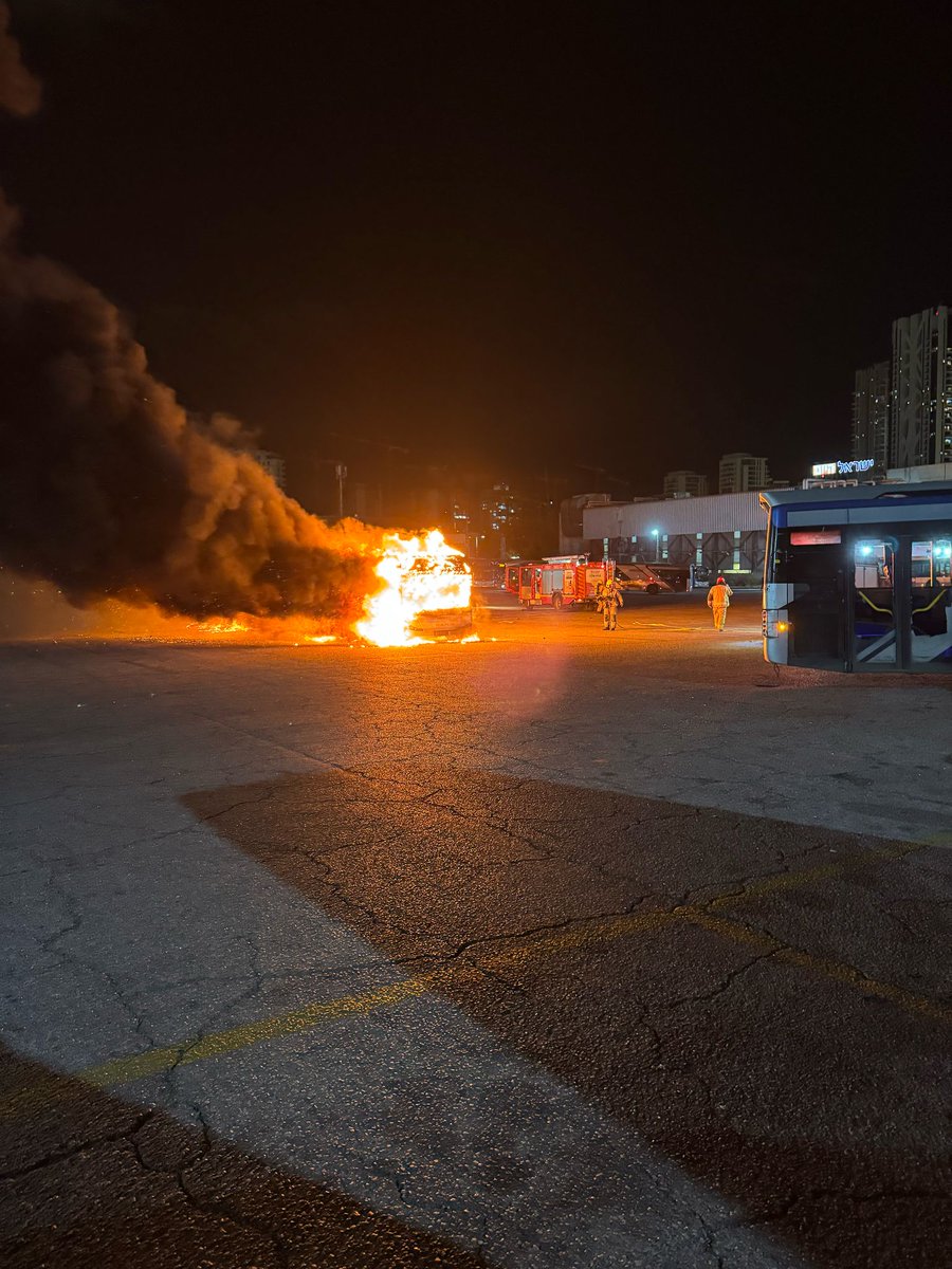 Israeli Shin Bet is investigating if two explosions in two busses in central Israel was a terror attack.The busses were empty