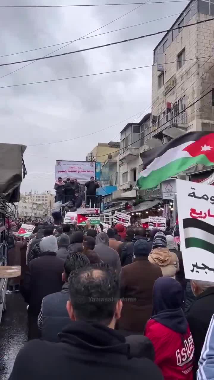 Les Jordaniens sont descendus dans les rues d'Amman pour protester contre les projets de Trump de prendre le contrôle de la bande de Gaza et de déplacer les Palestiniens