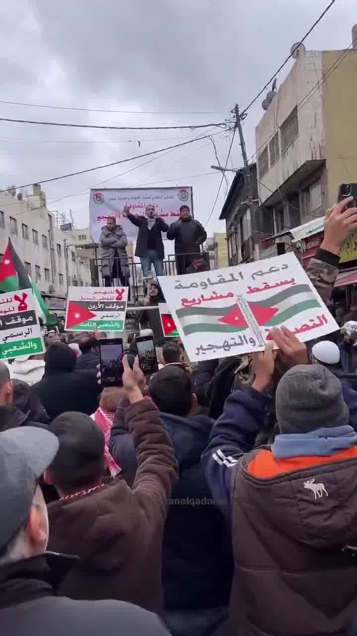 Les Jordaniens sont descendus dans les rues d'Amman pour protester contre les projets de Trump de prendre le contrôle de la bande de Gaza et de déplacer les Palestiniens