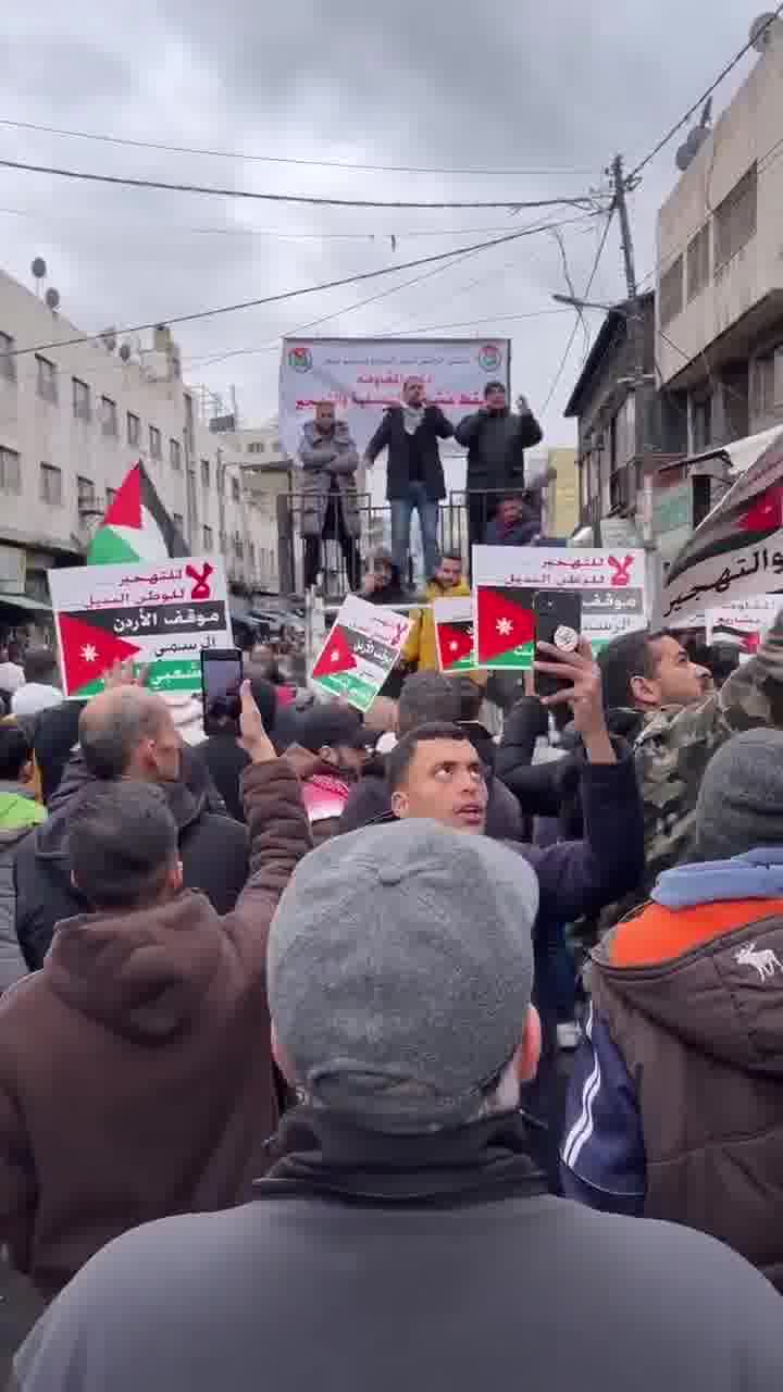 Les Jordaniens sont descendus dans les rues d'Amman pour protester contre les projets de Trump de prendre le contrôle de la bande de Gaza et de déplacer les Palestiniens