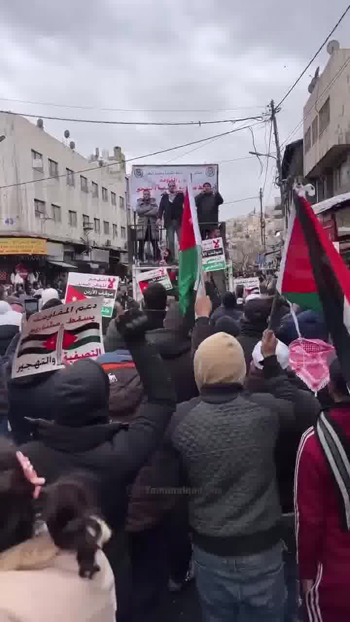 Les Jordaniens sont descendus dans les rues d'Amman pour protester contre les projets de Trump de prendre le contrôle de la bande de Gaza et de déplacer les Palestiniens