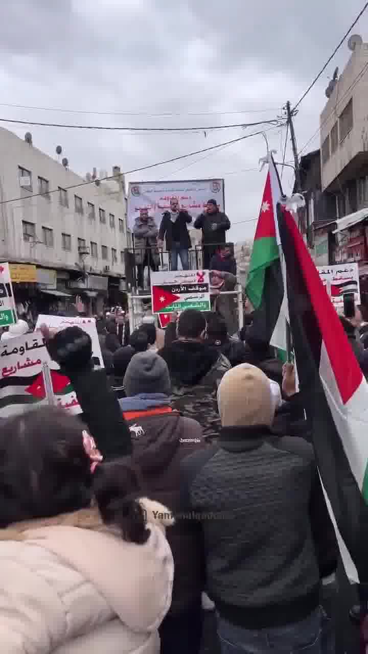 Les Jordaniens sont descendus dans les rues d'Amman pour protester contre les projets de Trump de prendre le contrôle de la bande de Gaza et de déplacer les Palestiniens