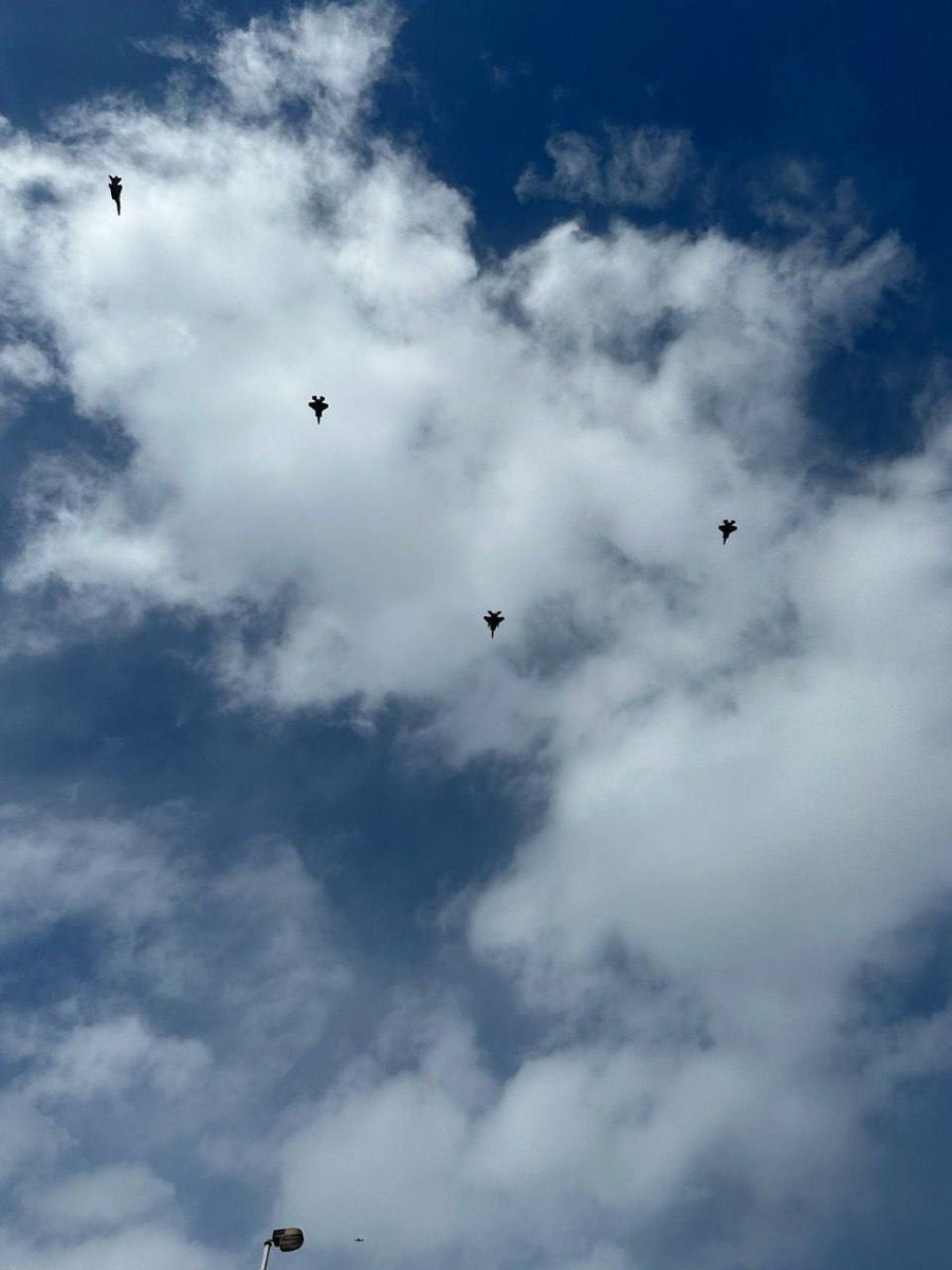 4 Israeli warplanes fly over Beirut coinciding with the large funeral