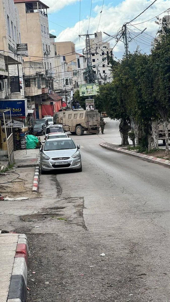 An army force storms the southern neighborhood in Tulkarm city