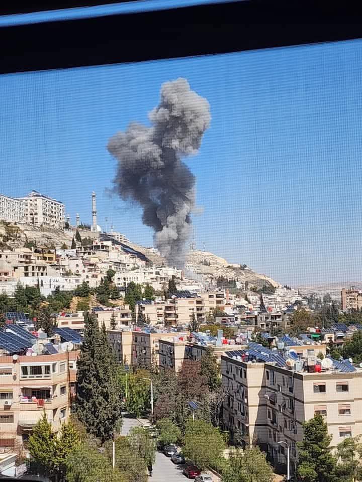 Ein israelischer Luftangriff zielte auf ein Gebäude im Bezirk Dummar (Vorort von Damaskus)