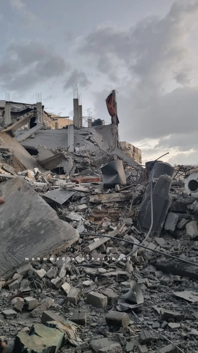 Bombardment from warplanes destroyed the Al-Batsh tower in Jabalia, north of the Gaza Strip, and dozens were trapped under the rubble