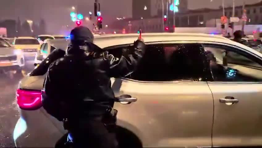 Unusual footage from Jerusalem: A police officer smashes the windows of a car that was blocking traffic in protest of the ouster of the Shin Bet chief