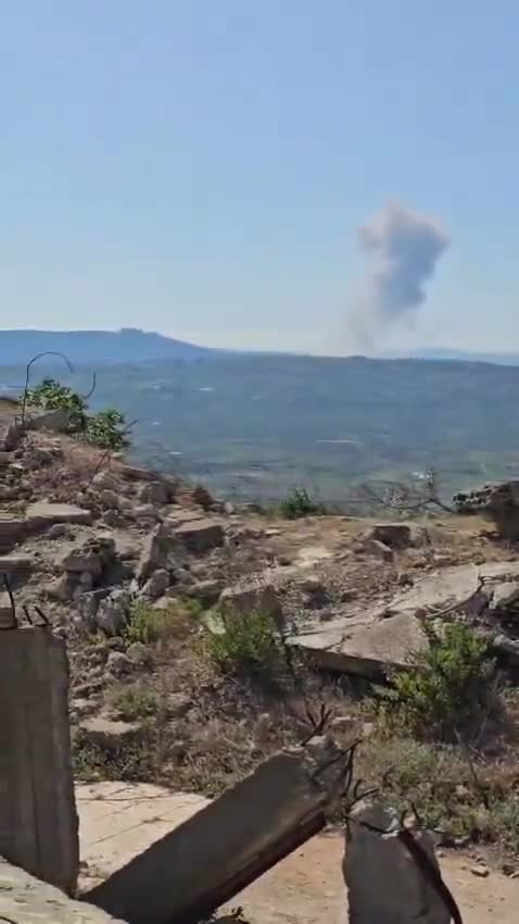 Israeli warplanes targeted the outskirts of the town of Arnoun with six missiles, and the sound of their explosions was heard in various areas of southern Lebanon.