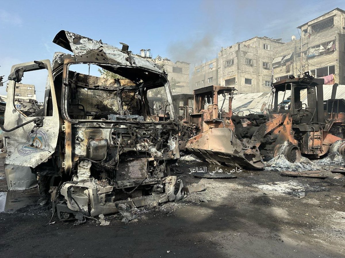 Bulldozers, equipment, and trucks were targeted and burned in airstrikes this morning in the Jabalia Al-Nazla Municipality garage, north of the Gaza Strip.