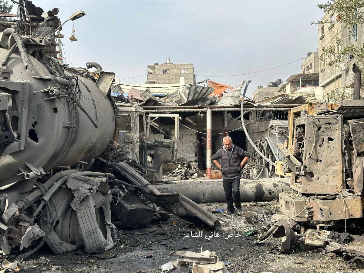 Bulldozers, equipment, and trucks were targeted and burned in airstrikes this morning in the Jabalia Al-Nazla Municipality garage, north of the Gaza Strip.