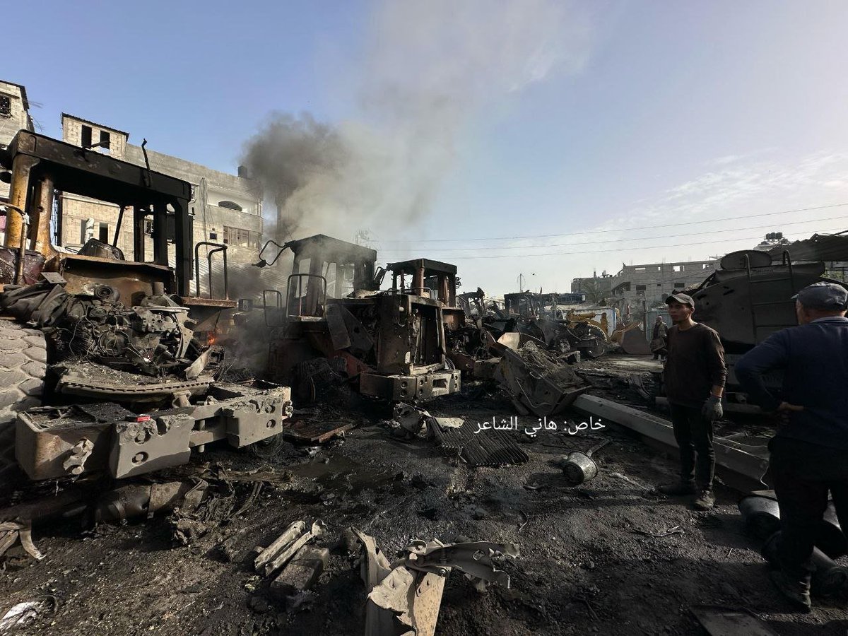 Bulldozers, equipment, and trucks were targeted and burned in airstrikes this morning in the Jabalia Al-Nazla Municipality garage, north of the Gaza Strip.