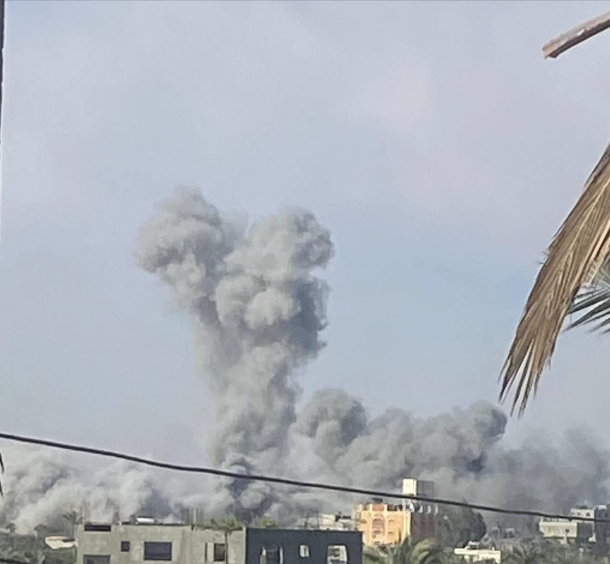 An airstrike targeted the Al-Manara neighborhood, southeast of Khan Yunis, in the southern Gaza Strip.