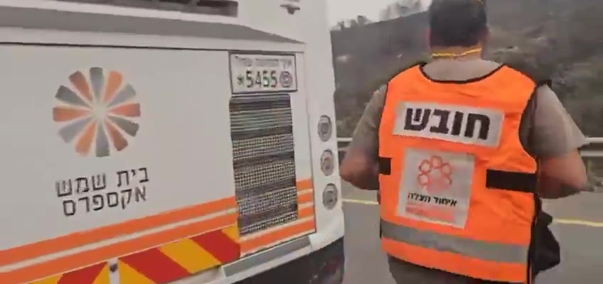 Terrifying scenes on Israel’s Highway 1. Drivers abandoned their cars and fled on foot to escape the raging fires. First responders and soldiers are going vehicle by vehicle to ensure no one was left behind
