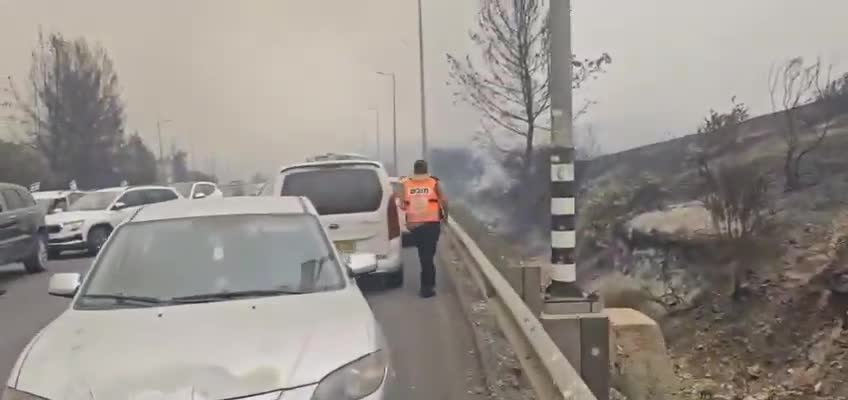 Terrifying scenes on Israel’s Highway 1. Drivers abandoned their cars and fled on foot to escape the raging fires. First responders and soldiers are going vehicle by vehicle to ensure no one was left behind