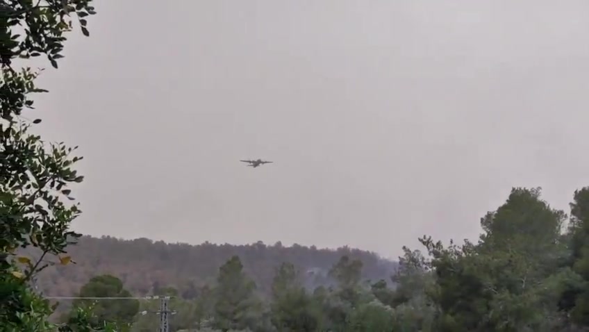 Documentation: A Samson plane drops fire retardant @ItayBlumental Photo: Jerusalem Air Force