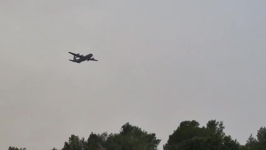 Documentation: A Samson plane drops fire retardant @ItayBlumental Photo: Jerusalem Air Force