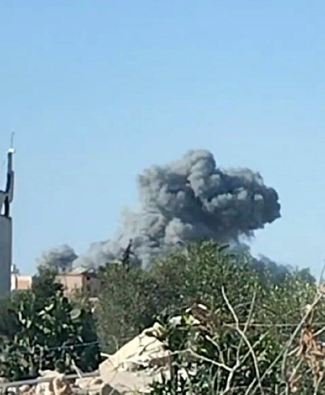 Israeli aircraft launch a new raid on the town of Abasan al-Jadida, east of Khan Yunis, in the southern Gaza Strip.