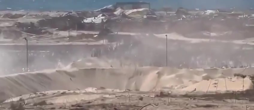 Crowds of Gazans stormed one of the humanitarian aid distribution complexes in Rafah