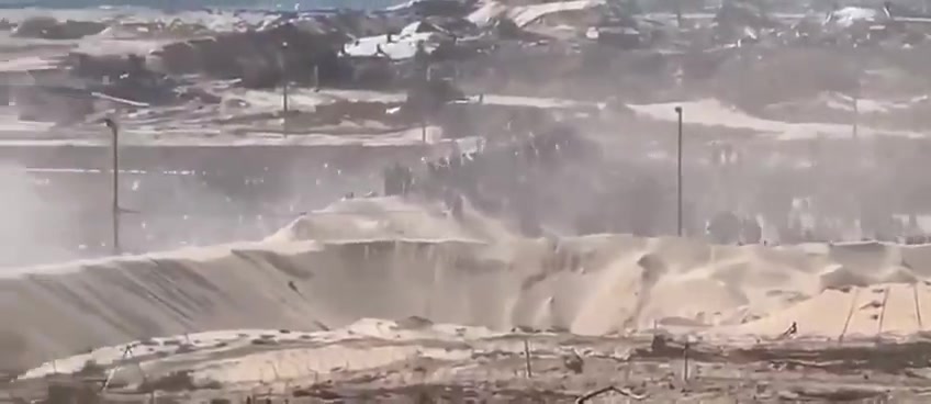 Crowds of Gazans stormed one of the humanitarian aid distribution complexes in Rafah