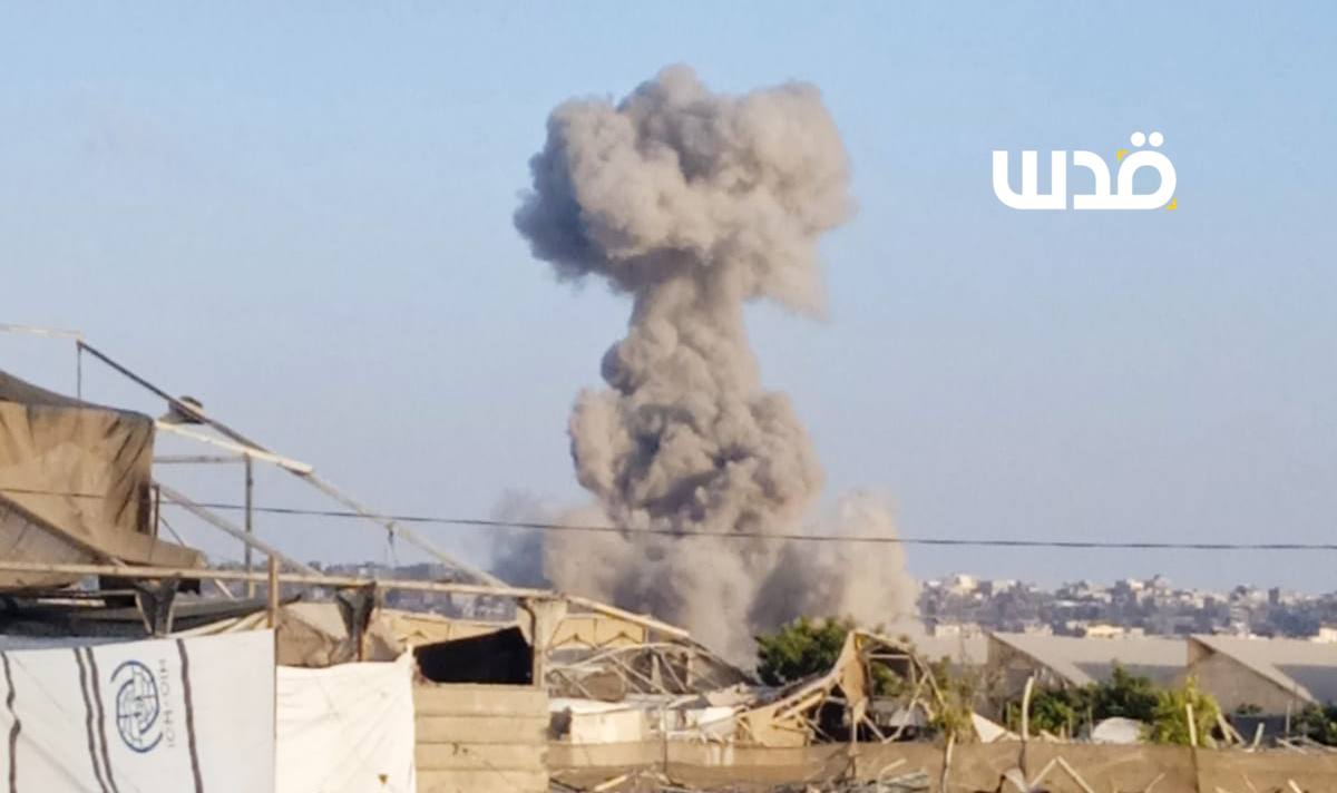 Israeli warplanes launch a violent airstrike on Khan Yunis, south of the Gaza Strip.