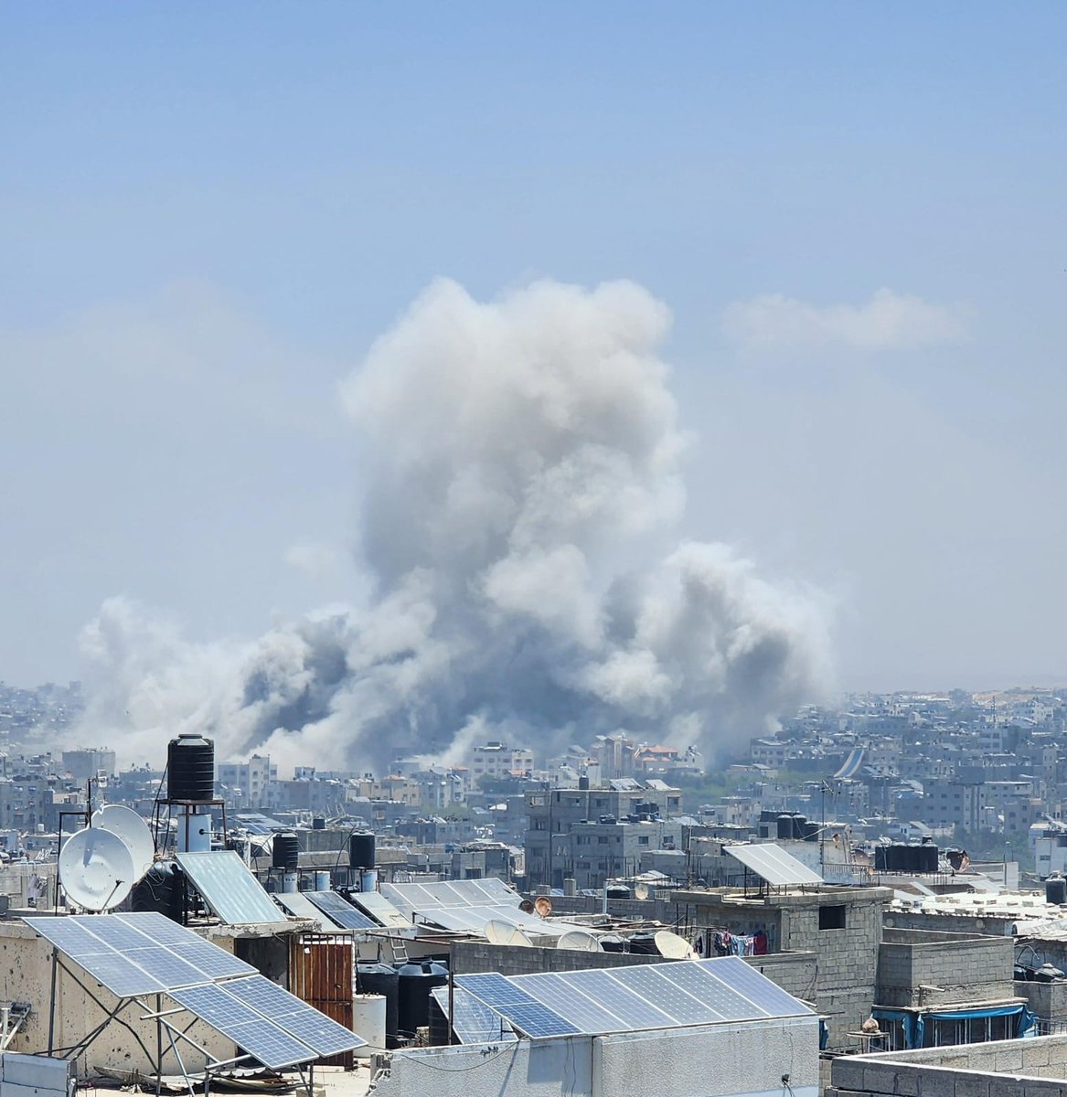 Aircraft launch new raids on Jabalia al-Balad, north of the Gaza Strip.