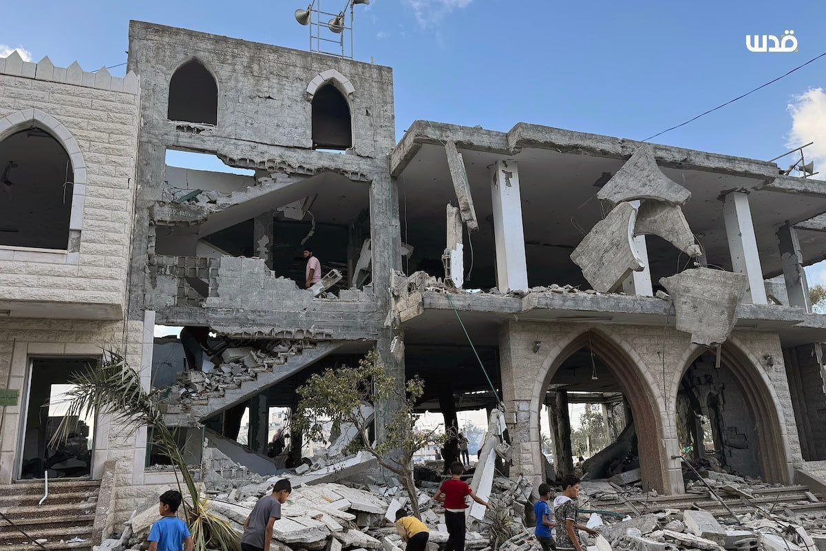 Ansar Mosque, which was destroyed by Israeli airstrikes on Deir al-Balah in the central Gaza Strip at dawn today.