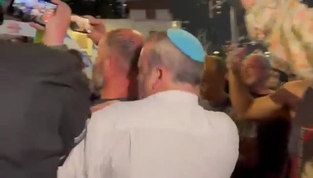 At the Tel Aviv rally, Israel Police officers attempt to remove anti-war protesters with violence, only to be confronted by Labor's @KarivGilad