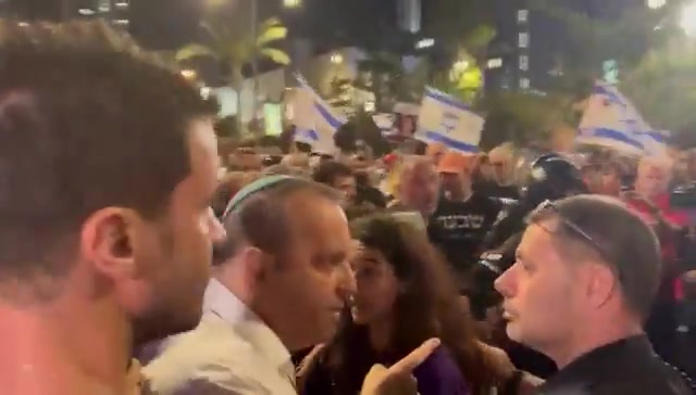 At the Tel Aviv rally, Israel Police officers attempt to remove anti-war protesters with violence, only to be confronted by Labor's @KarivGilad