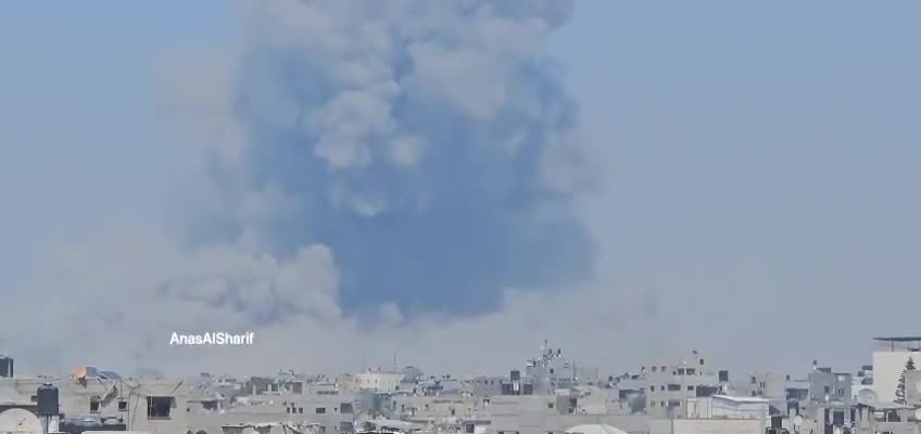 Thick smoke rises after an airstrike on the vicinity of Al-Rafei School in Jabalia al-Balad, north of the Gaza Strip, this afternoon.