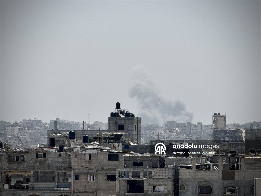 Warplanes launch an airstrike on the Abasan area east of Khan Yunis and the Al-Katiba area north of Khan Yunis city.