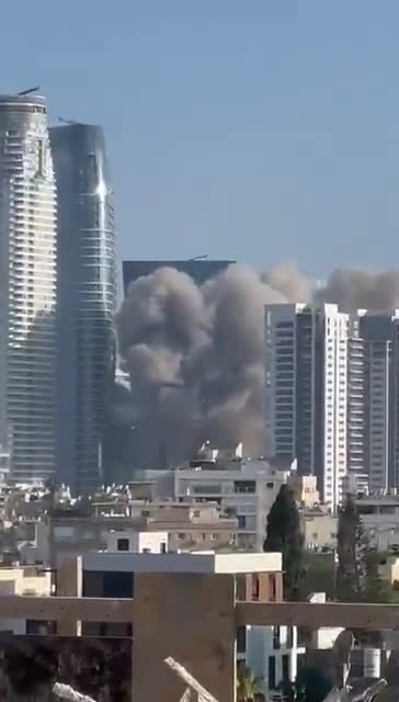 The disaster that the Iranian missiles brought to TelAviv. A direct strike has caused significant destruction in the heart of the city