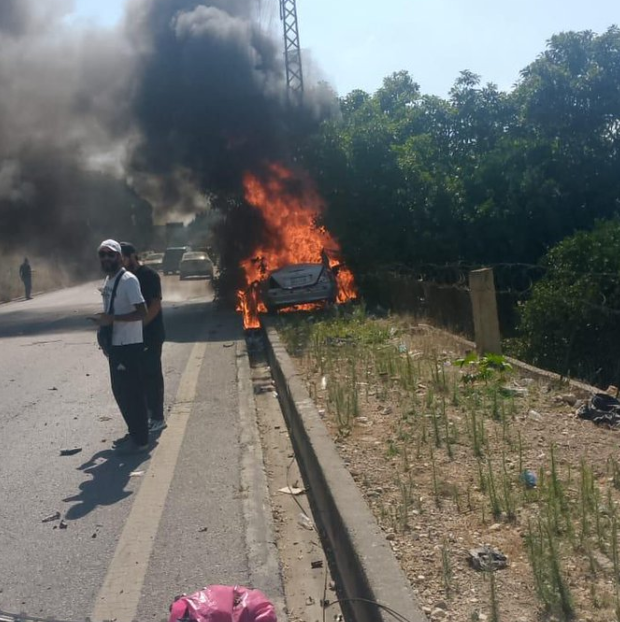 An Israeli raid targeted a Hezbollah member in a car a short while ago on the Abbasiyeh Forest Road in Tyre District.