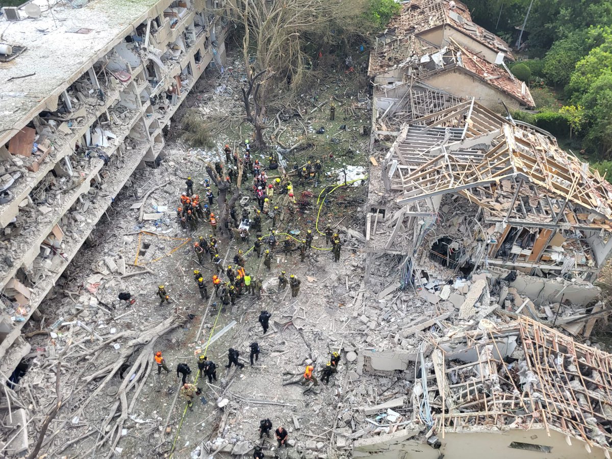 This is from Tel Aviv, where several homes were destroyed. Several people lightly wounded Significant damages in several houses in central Israel after the Iranian missile attack. At least 11 people wounded