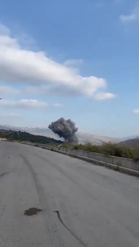 The Israeli army confirmed it conducted airstrikes on Hezbollah military positions and rocket launchers north of Lebanon’s Litani River. According to the military, fighter jets targeted facilities containing rocket and missile launchers, along with weapons depots in the area