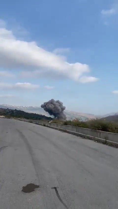 The Israeli army confirmed it conducted airstrikes on Hezbollah military positions and rocket launchers north of Lebanon’s Litani River. According to the military, fighter jets targeted facilities containing rocket and missile launchers, along with weapons depots in the area