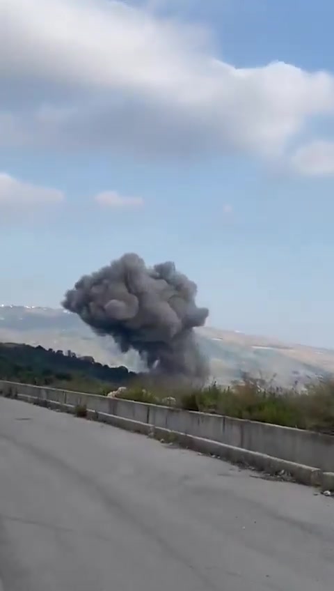 The Israeli army confirmed it conducted airstrikes on Hezbollah military positions and rocket launchers north of Lebanon’s Litani River. According to the military, fighter jets targeted facilities containing rocket and missile launchers, along with weapons depots in the area