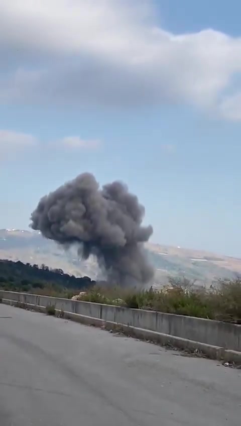 The Israeli army confirmed it conducted airstrikes on Hezbollah military positions and rocket launchers north of Lebanon’s Litani River. According to the military, fighter jets targeted facilities containing rocket and missile launchers, along with weapons depots in the area