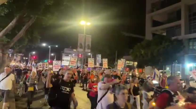 Anti-war protest in Tel Aviv this evening