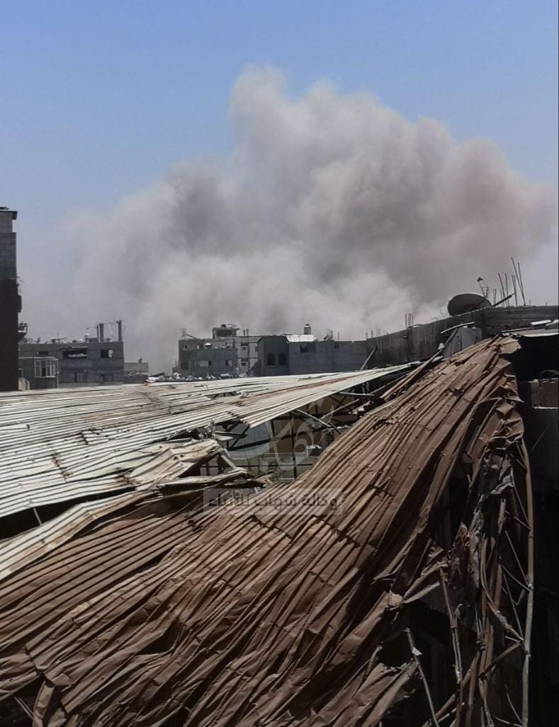 A violent airstrike targeted the eastern parts of the Shuja'iyya neighborhood, east of Gaza City.