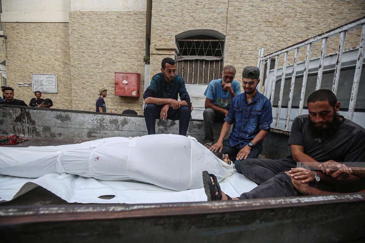 Palestinians bury the bodies of a number of dead killed in airstrikes on Al-Hurriya School in the Al-Zeitoun neighborhood, south of Gaza City.