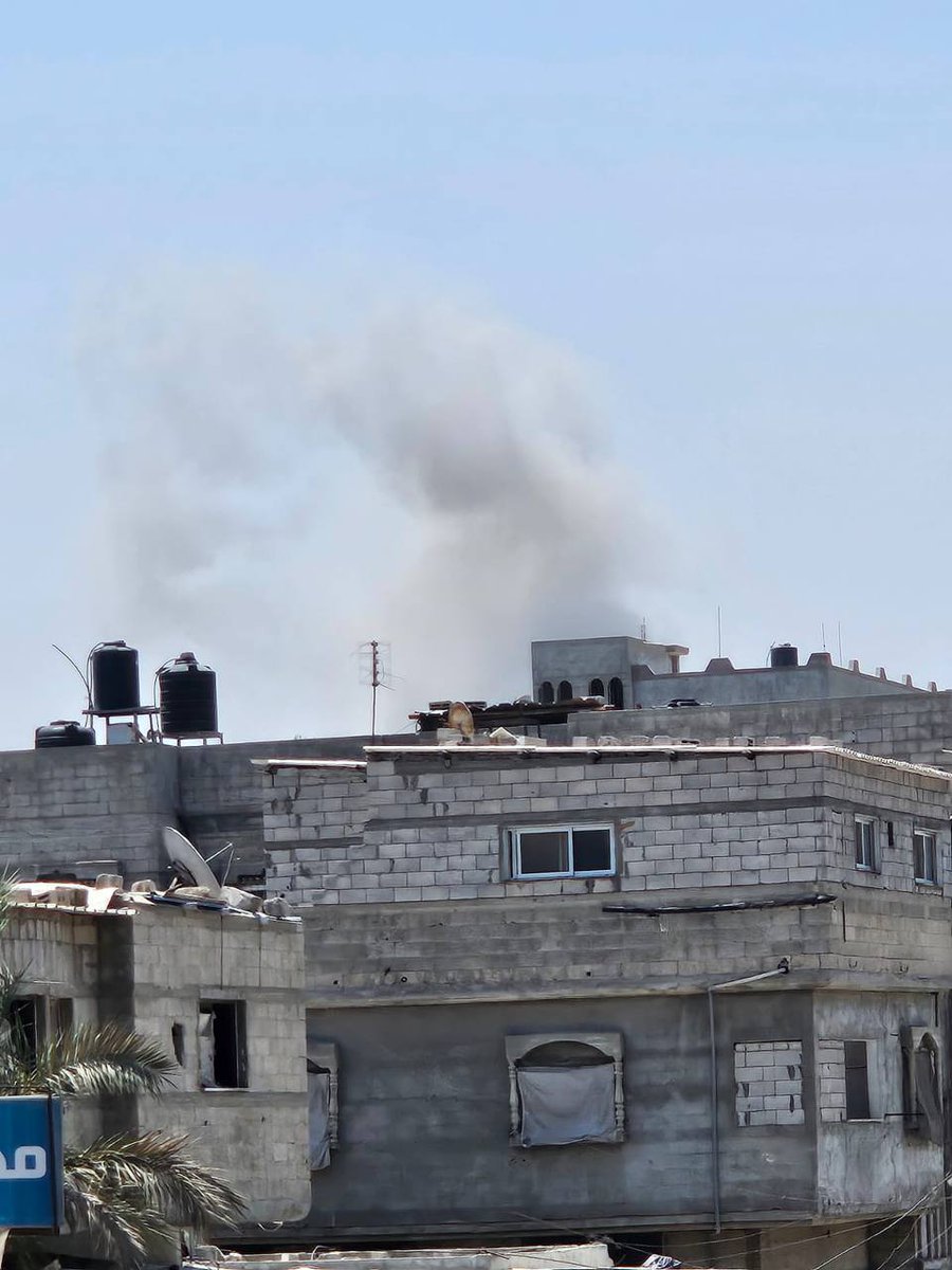 An airstrike targeted the vicinity of the cemetery area, south of Khan Yunis, in the southern Gaza Strip.