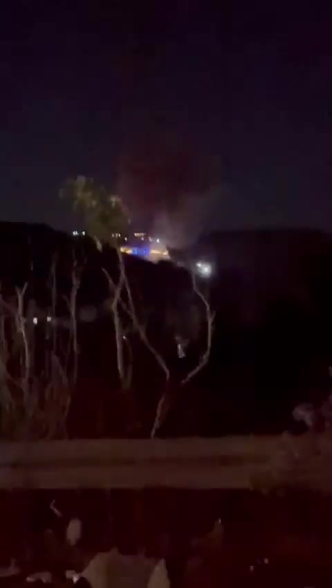 Circulating video: Violent Israeli raids on Deir Qanoun al-Nahr and Burj Rahhal in southern Lebanon.