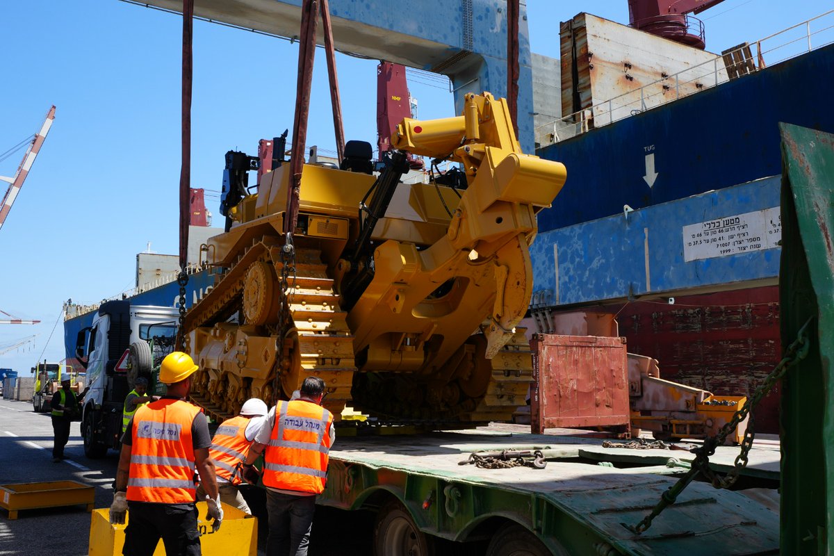A shipment from the United States of dozens of bulldozers for the Israeli army arrived in Israel this morning after months of delays, the Defense Ministry announces. The Caterpillar D9 bulldozers and other equipment for the Israeli army Ground Forces were unloaded from a ship at Haifa Port