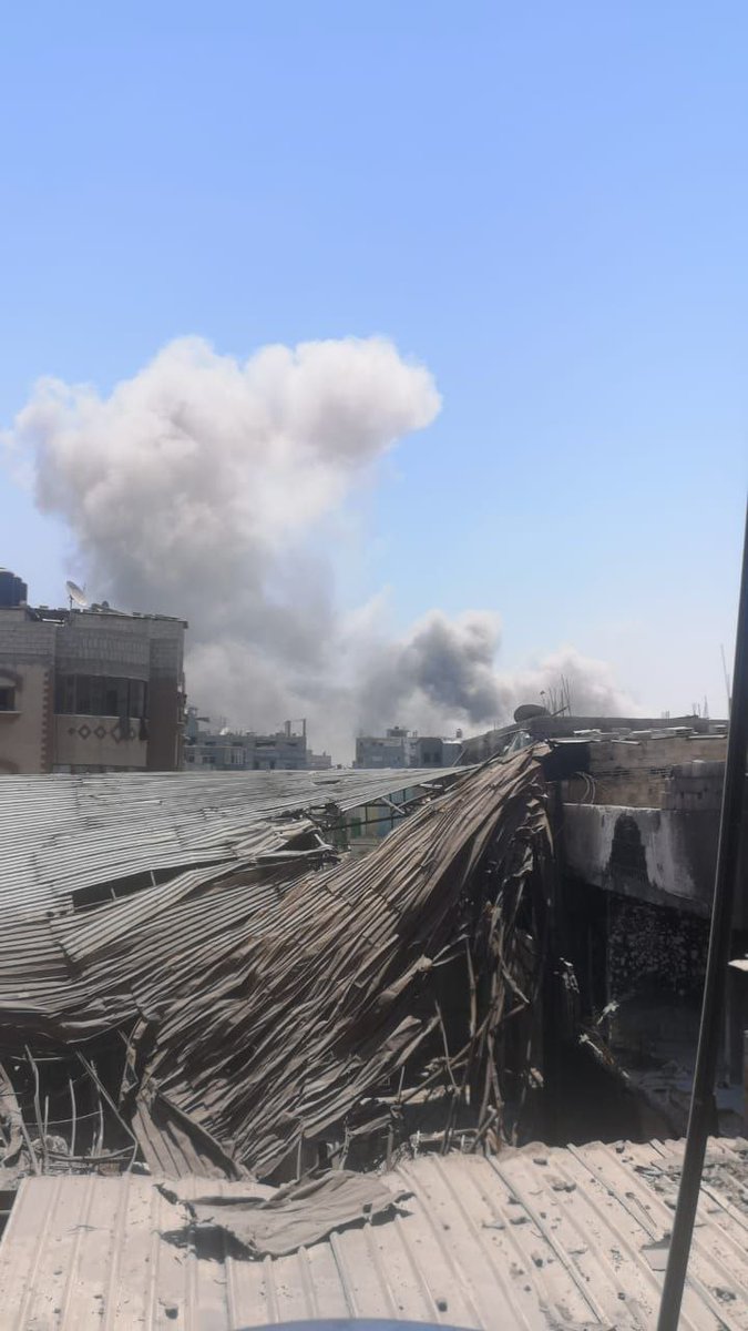 Warplanes launch an airstrike on the vicinity of the Shamaa area in the Zeitoun neighborhood, east of Gaza City.