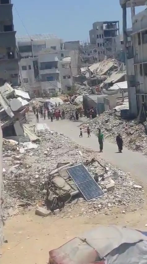 Video of a drone airstrike targeting the vicinity of Majida Al-Wasila School near Ramzon Al-Ghafri in Gaza City.