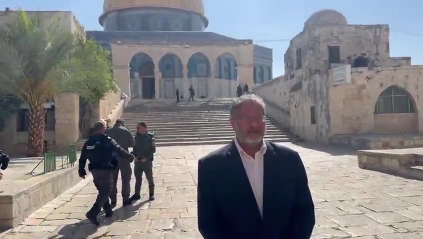 Itamar Ben Gvir, from Temple Mount, calls to occupy Gaza and encourage “voluntary migration” after Hamas’s hostages videos. He also led a prayer there, in contrast of the status-quo